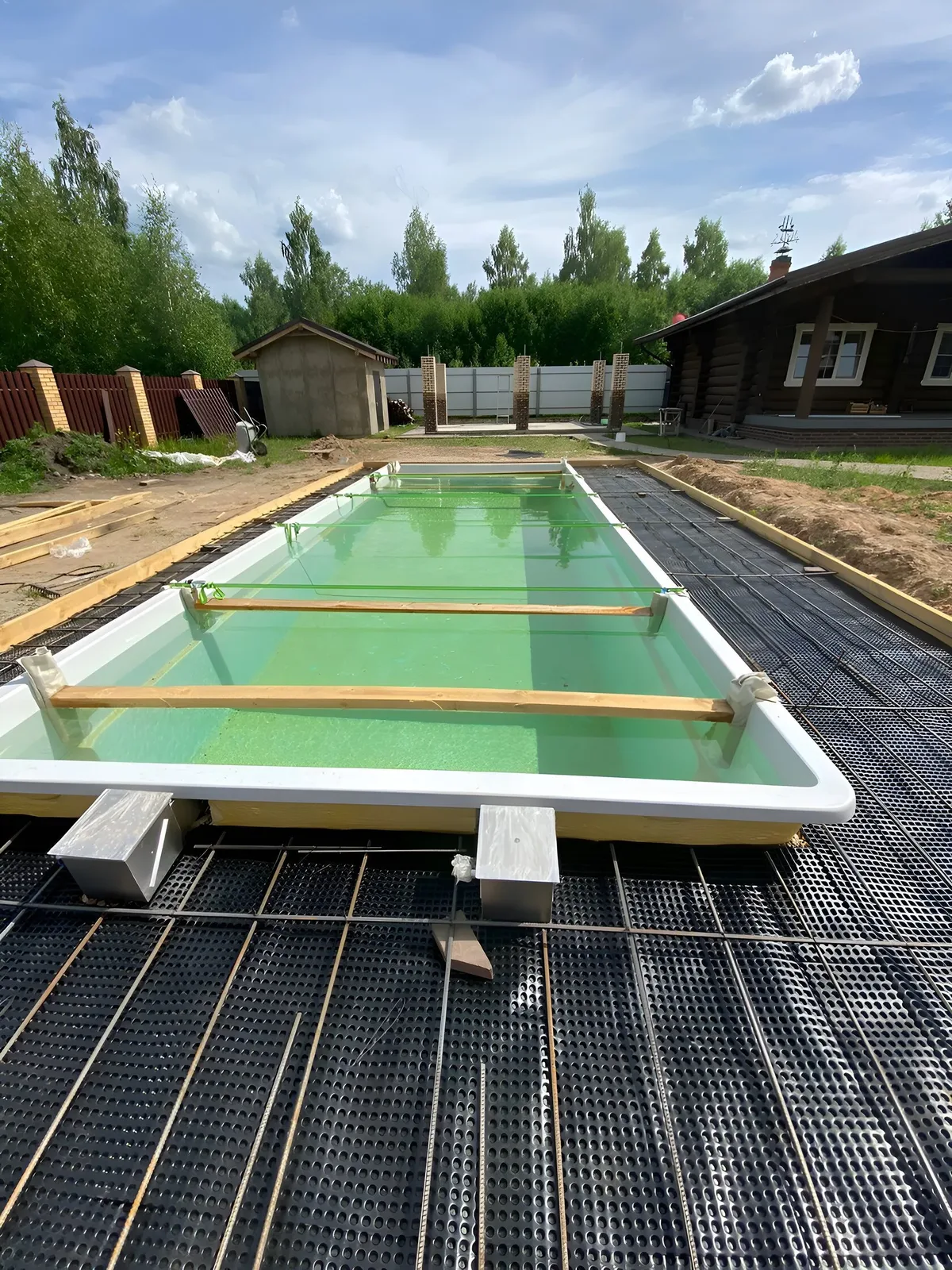 Laguna 9 — вечернее освещение в Кирове